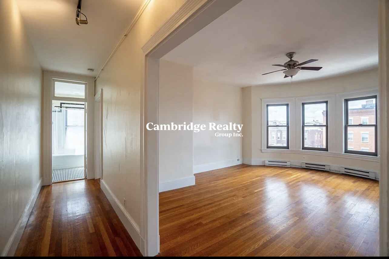 857 Beacon St, Fenway