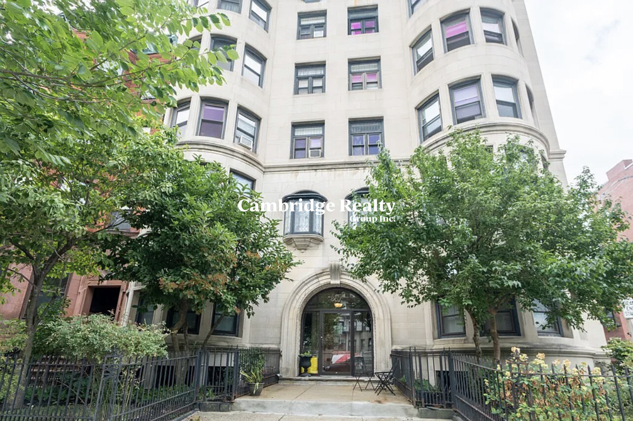 857 Beacon St, Fenway