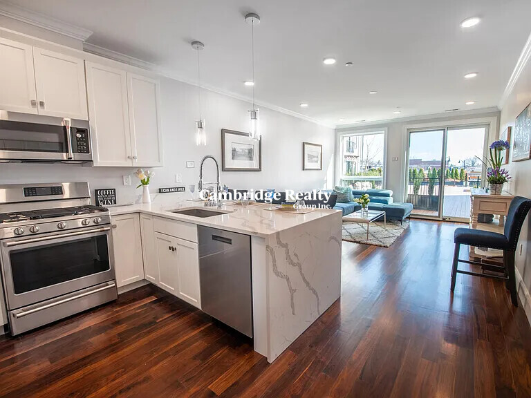 519 Broadway, Magoun Square