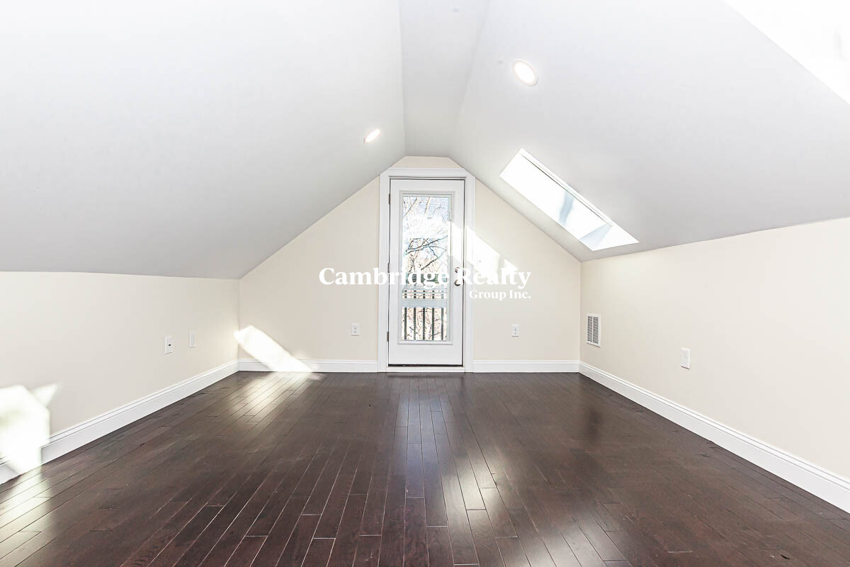 48 Caldwell Rd, Waltham