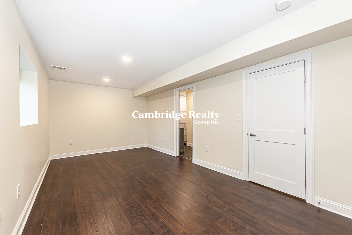 48 Caldwell Rd, Waltham