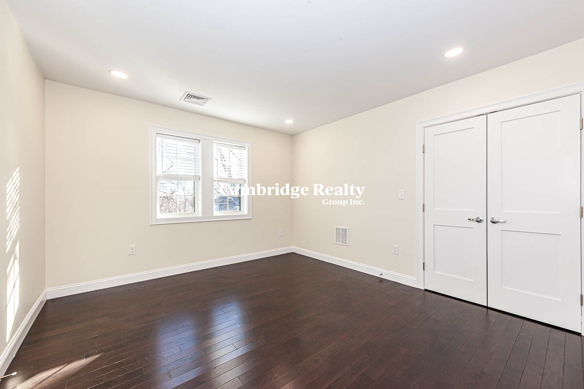 48 Caldwell Rd, Waltham