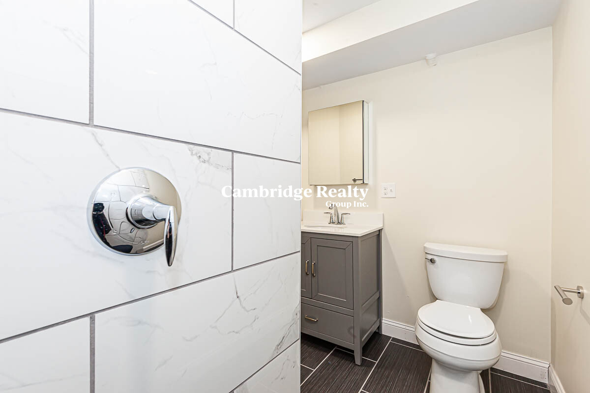 48 Caldwell Rd, Waltham