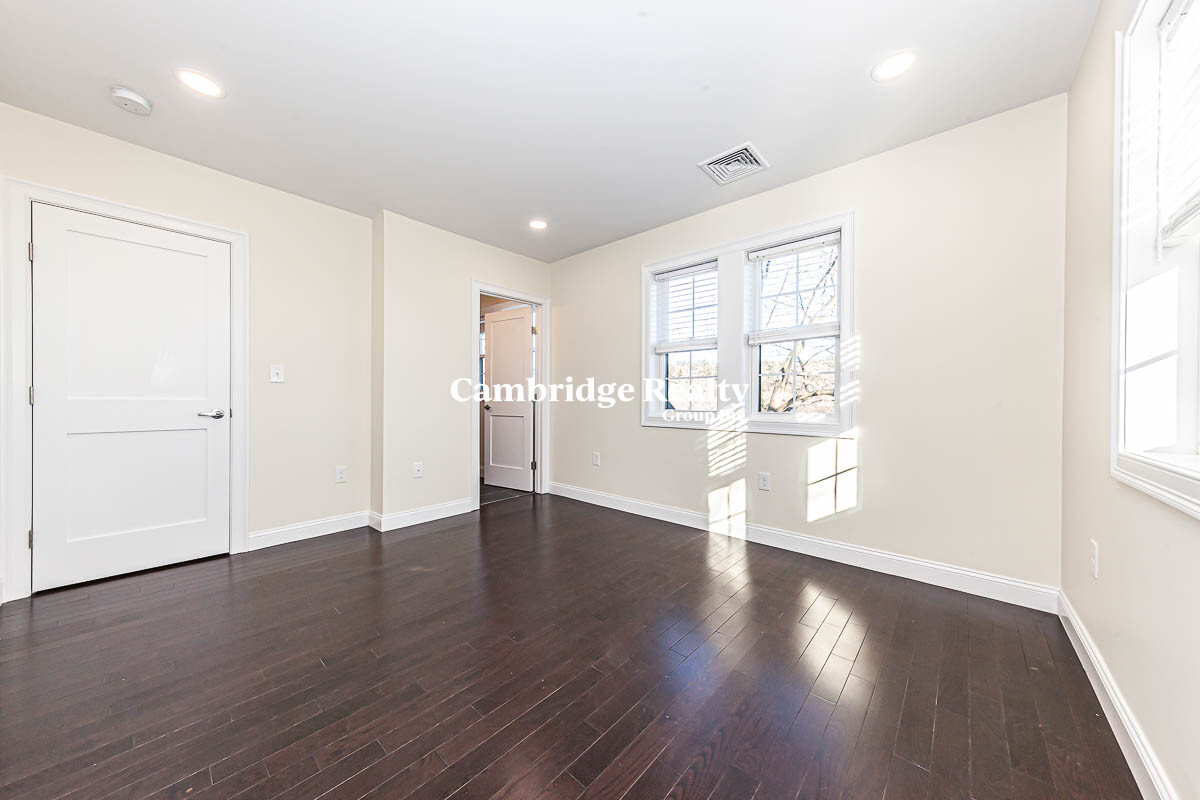 48 Caldwell Rd, Waltham