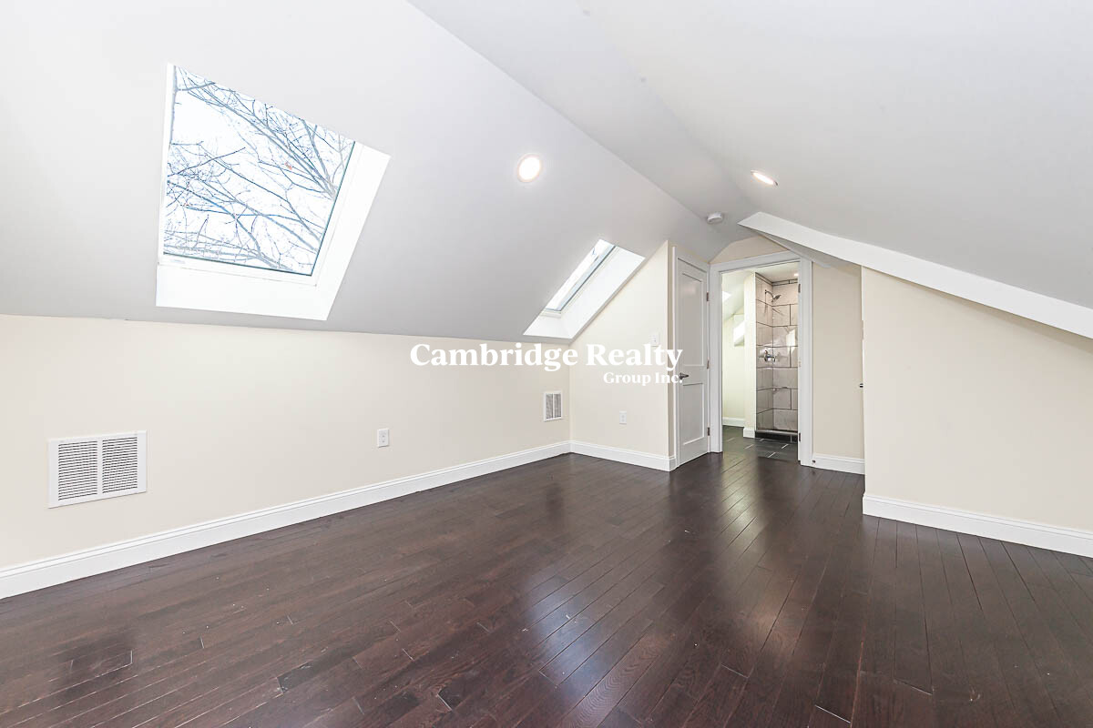 48 Caldwell Rd, Waltham