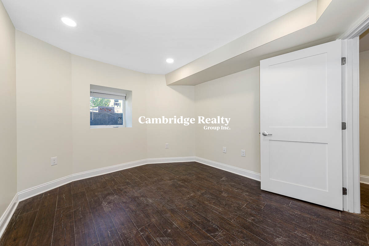 70 Stanley Ave, Medford