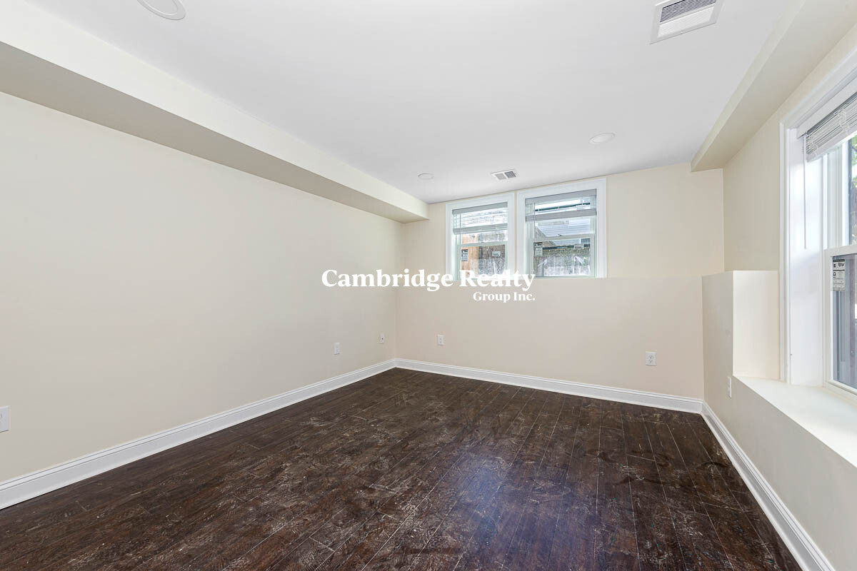 70 Stanley Ave, Medford