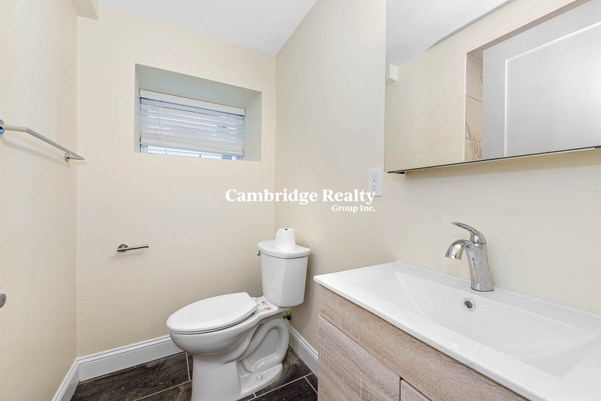 70 Stanley Ave, Medford