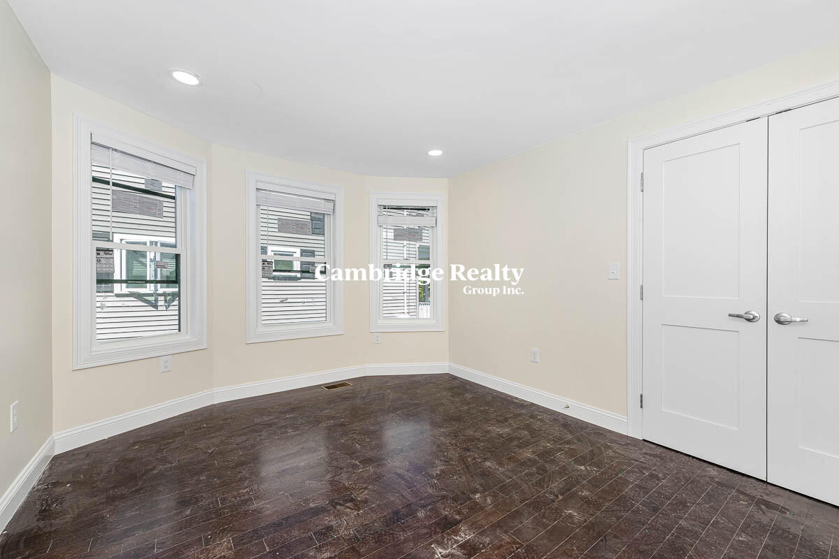 70 Stanley Ave, Medford