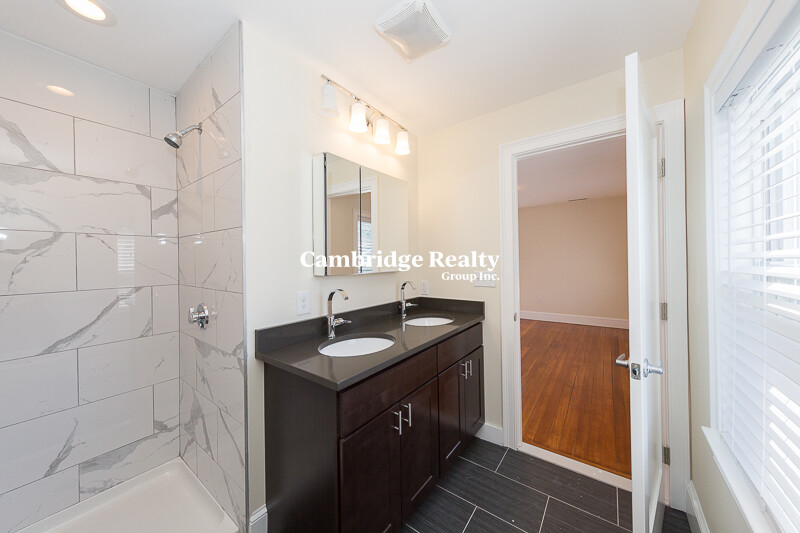 11 Rock Valley Ave, Everett