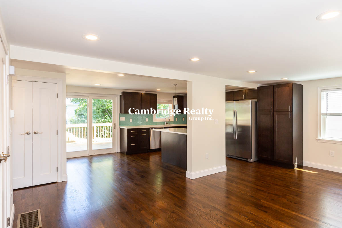 75 Rock Glen Rd, Medford