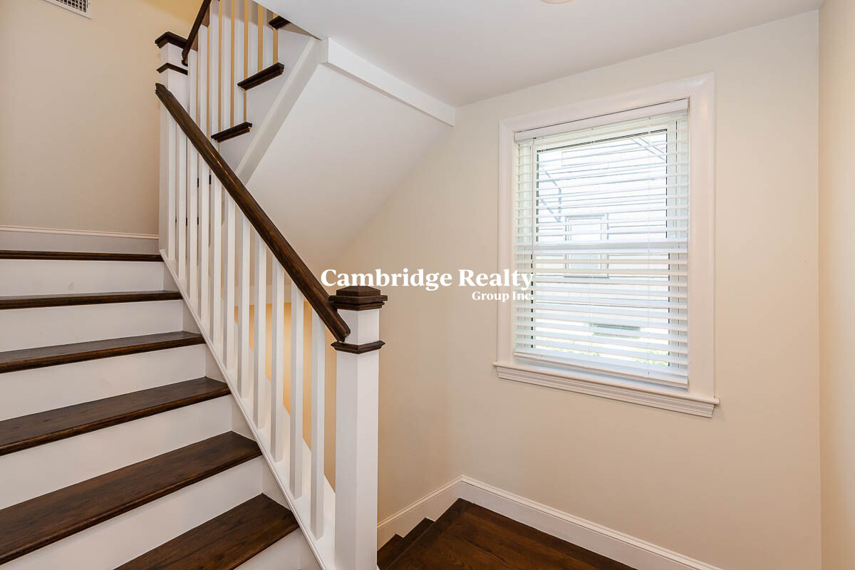 75 Rock Glen Rd, Medford