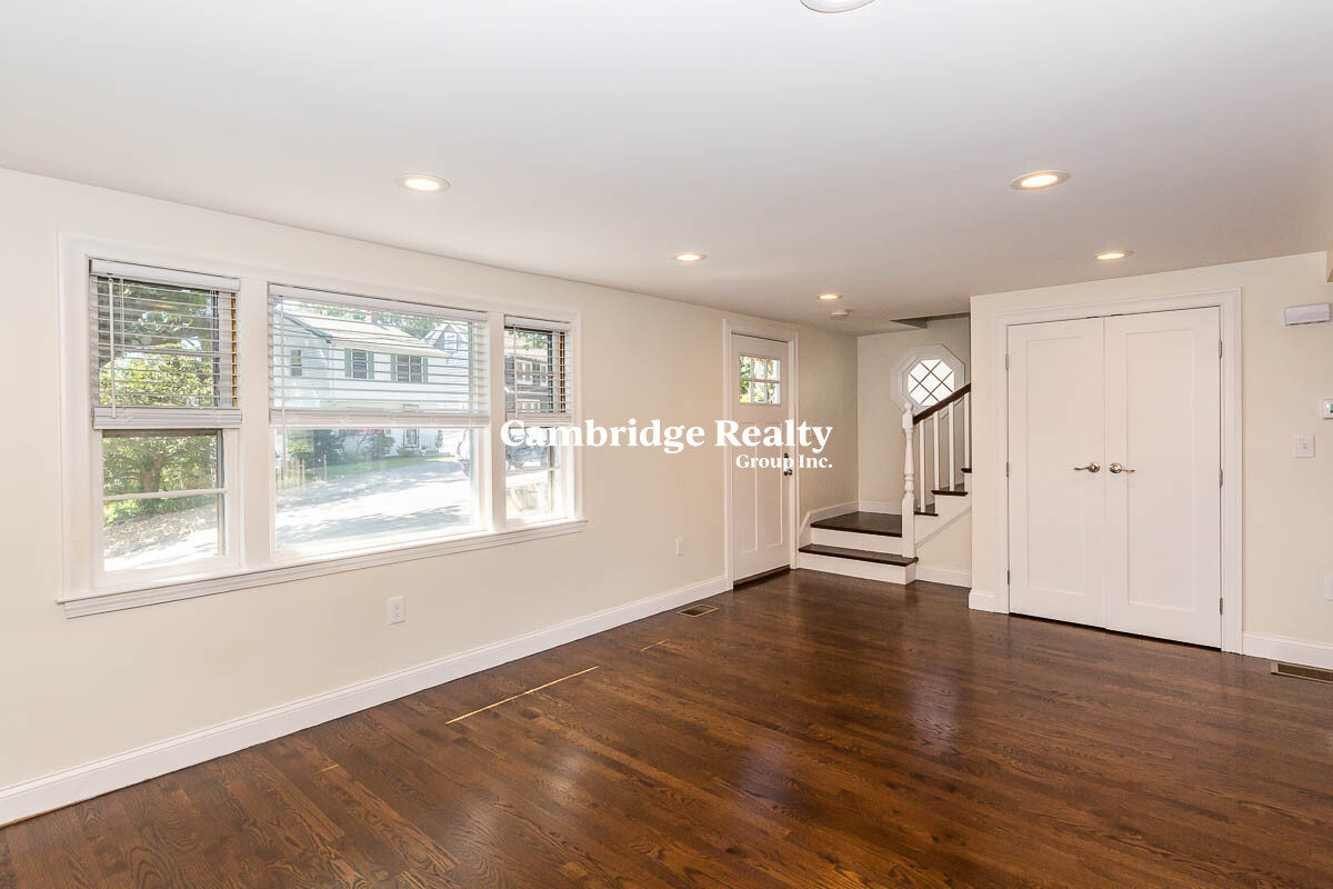 75 Rock Glen Rd, Medford