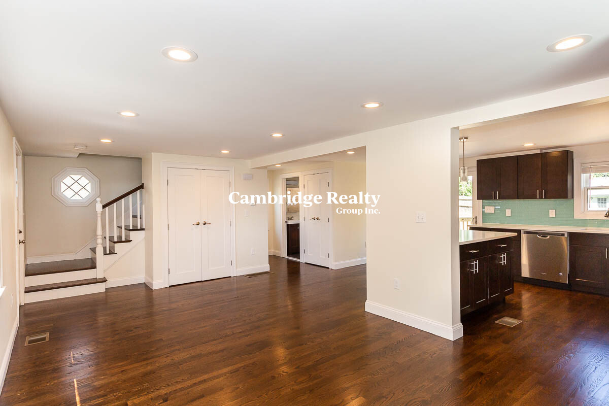 75 Rock Glen Rd, Medford