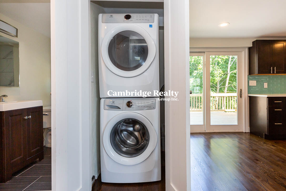 75 Rock Glen Rd, Medford