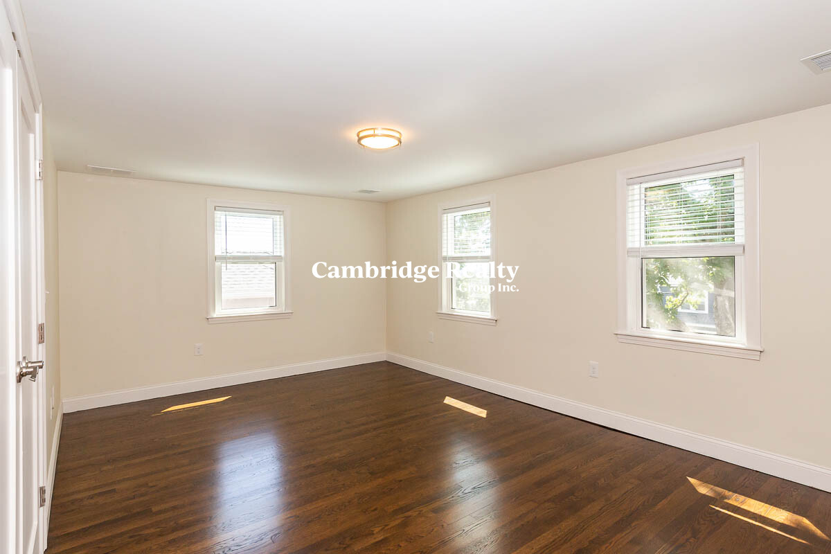 75 Rock Glen Rd, Medford