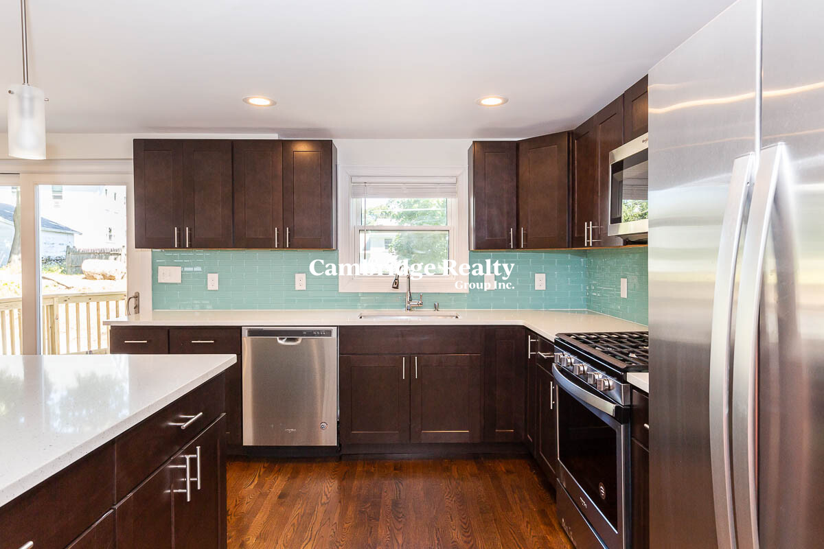 75 Rock Glen Rd, Medford