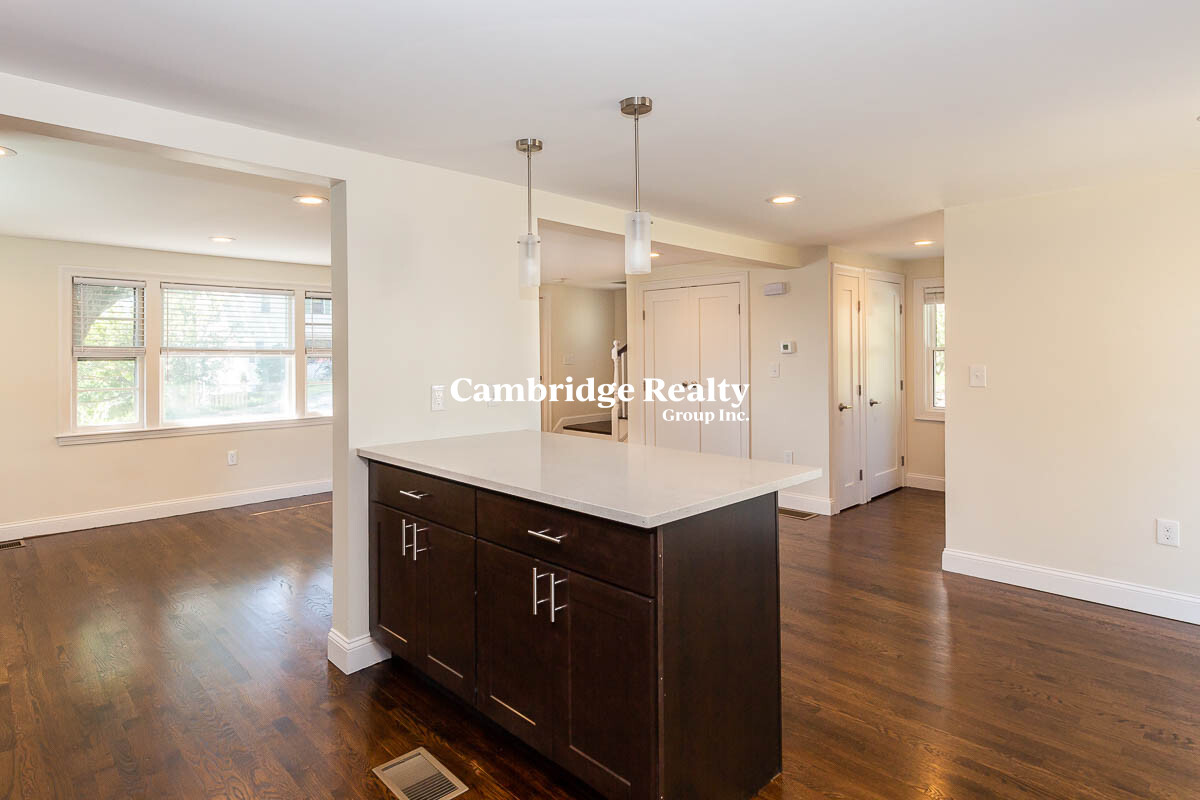 75 Rock Glen Rd, Medford