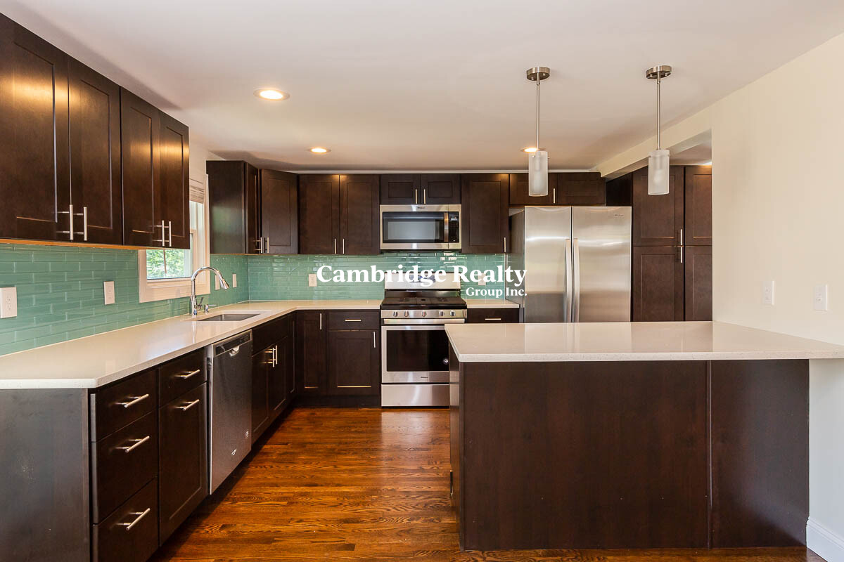 75 Rock Glen Rd, Medford