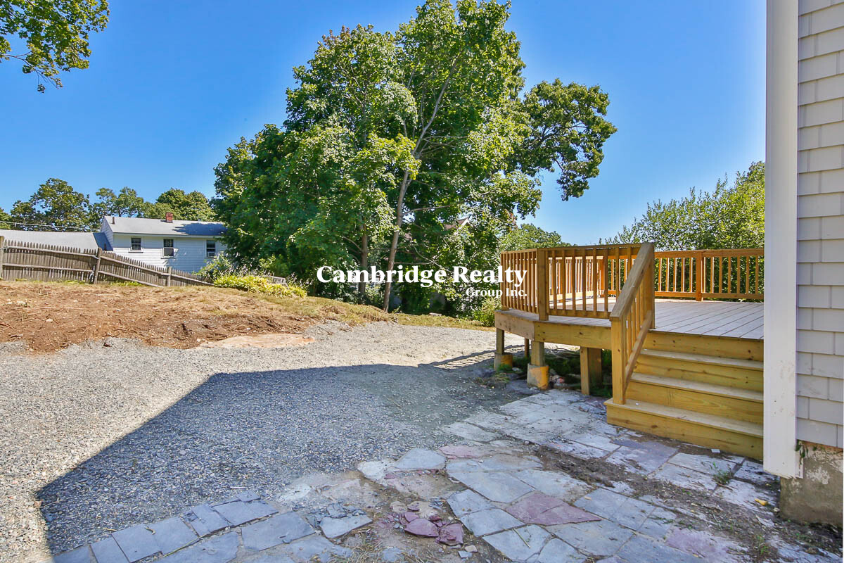 75 Rock Glen Rd, Medford