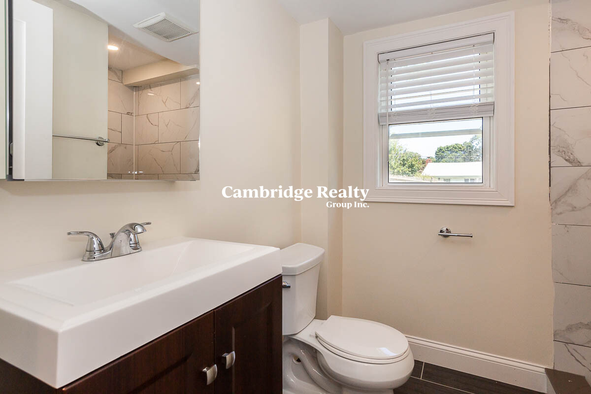 75 Rock Glen Rd, Medford