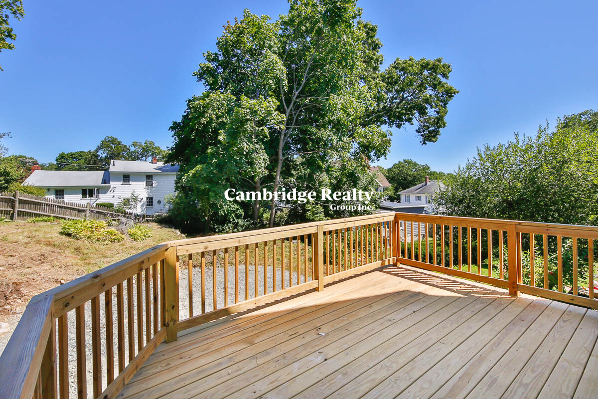 75 Rock Glen Rd, Medford