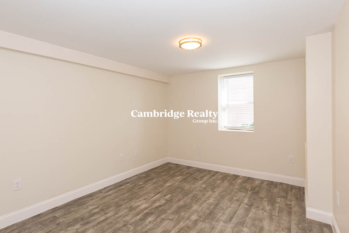 75 Rock Glen Rd, Medford