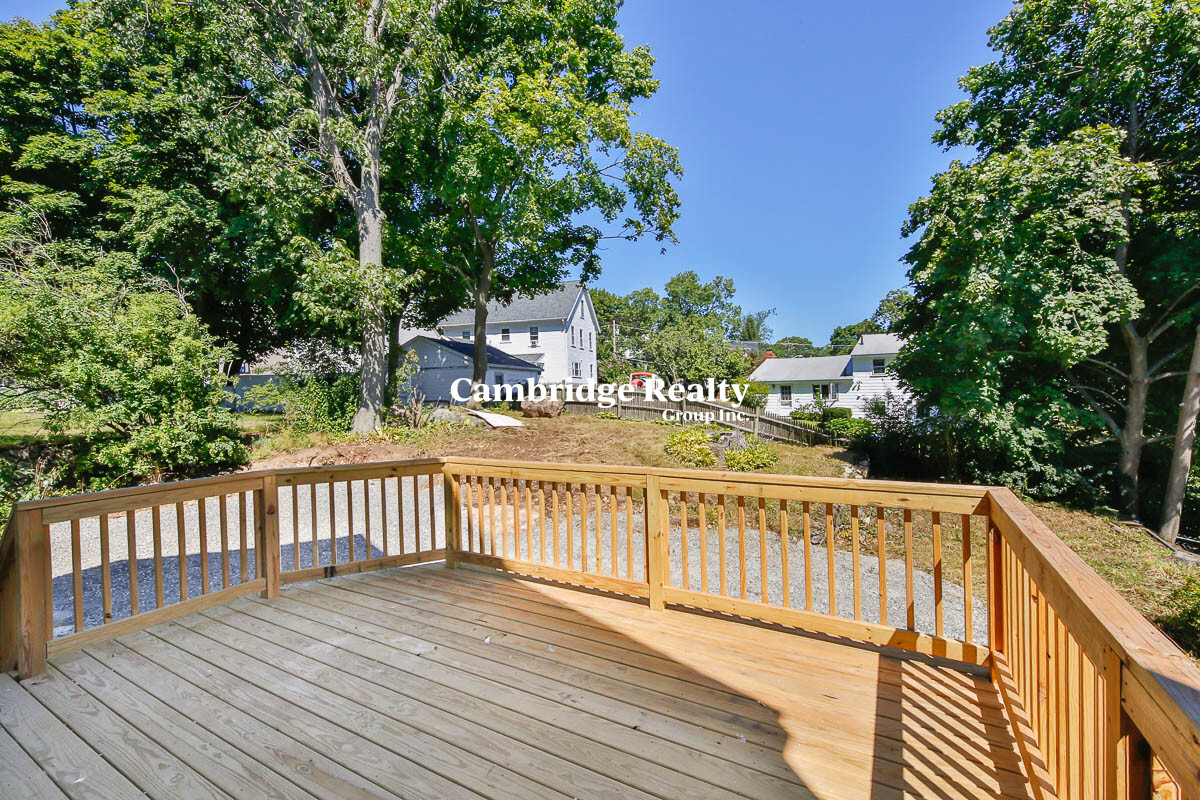 75 Rock Glen Rd, Medford