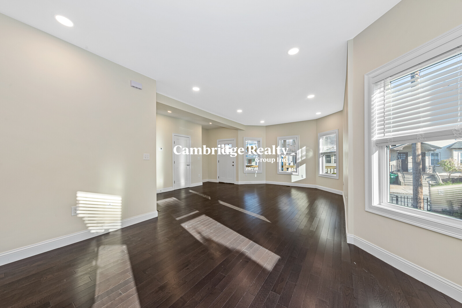 62 Bradbury Ave, Medford