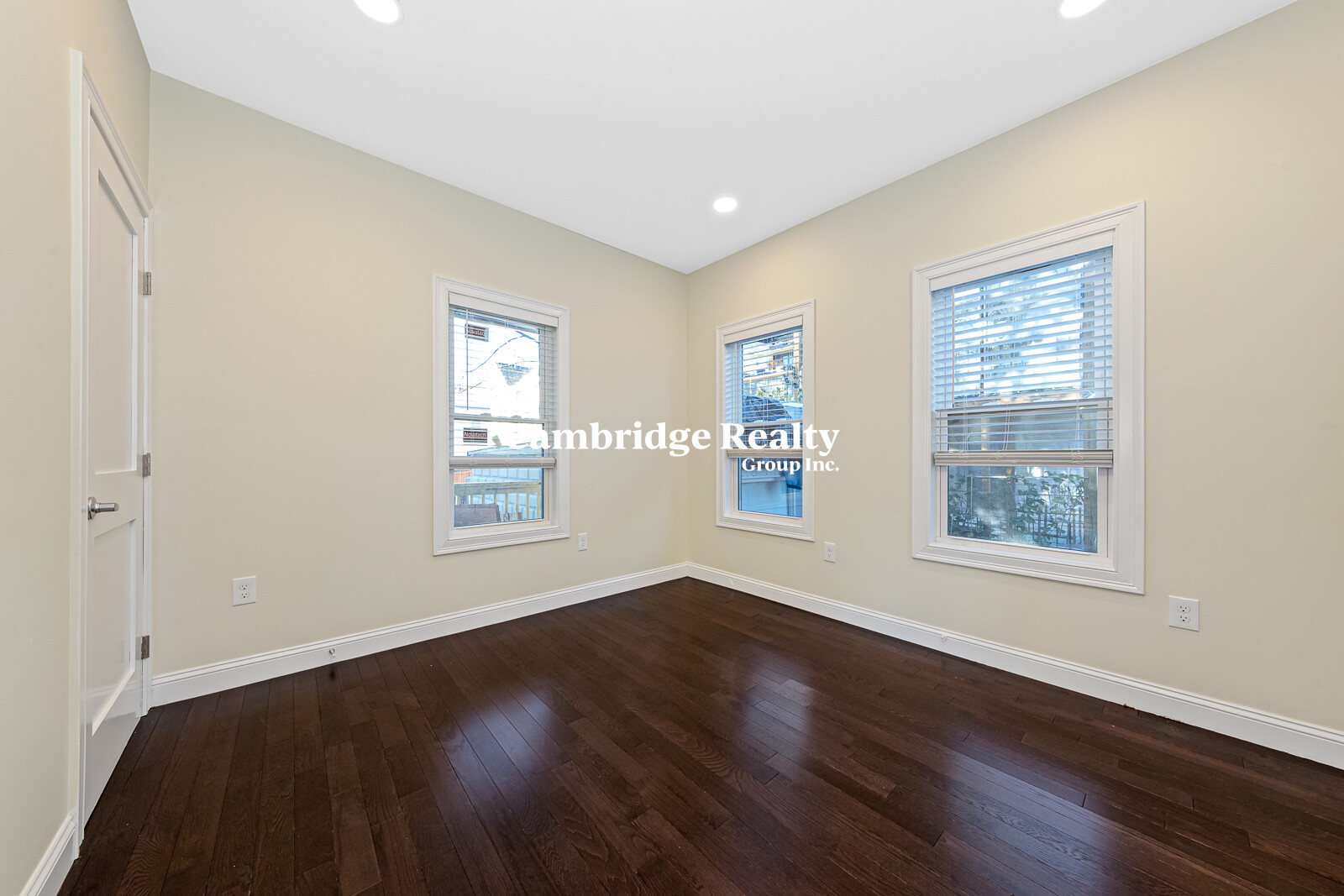 62 Bradbury Ave, Medford