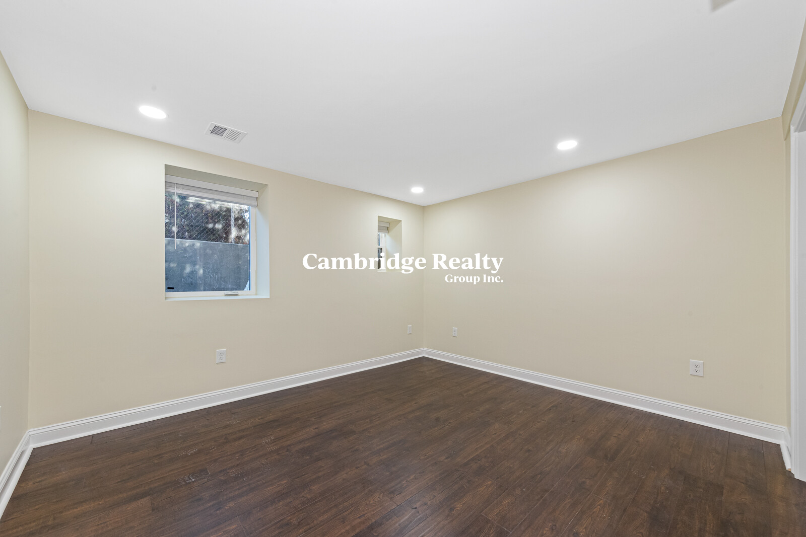 62 Bradbury Ave, Medford