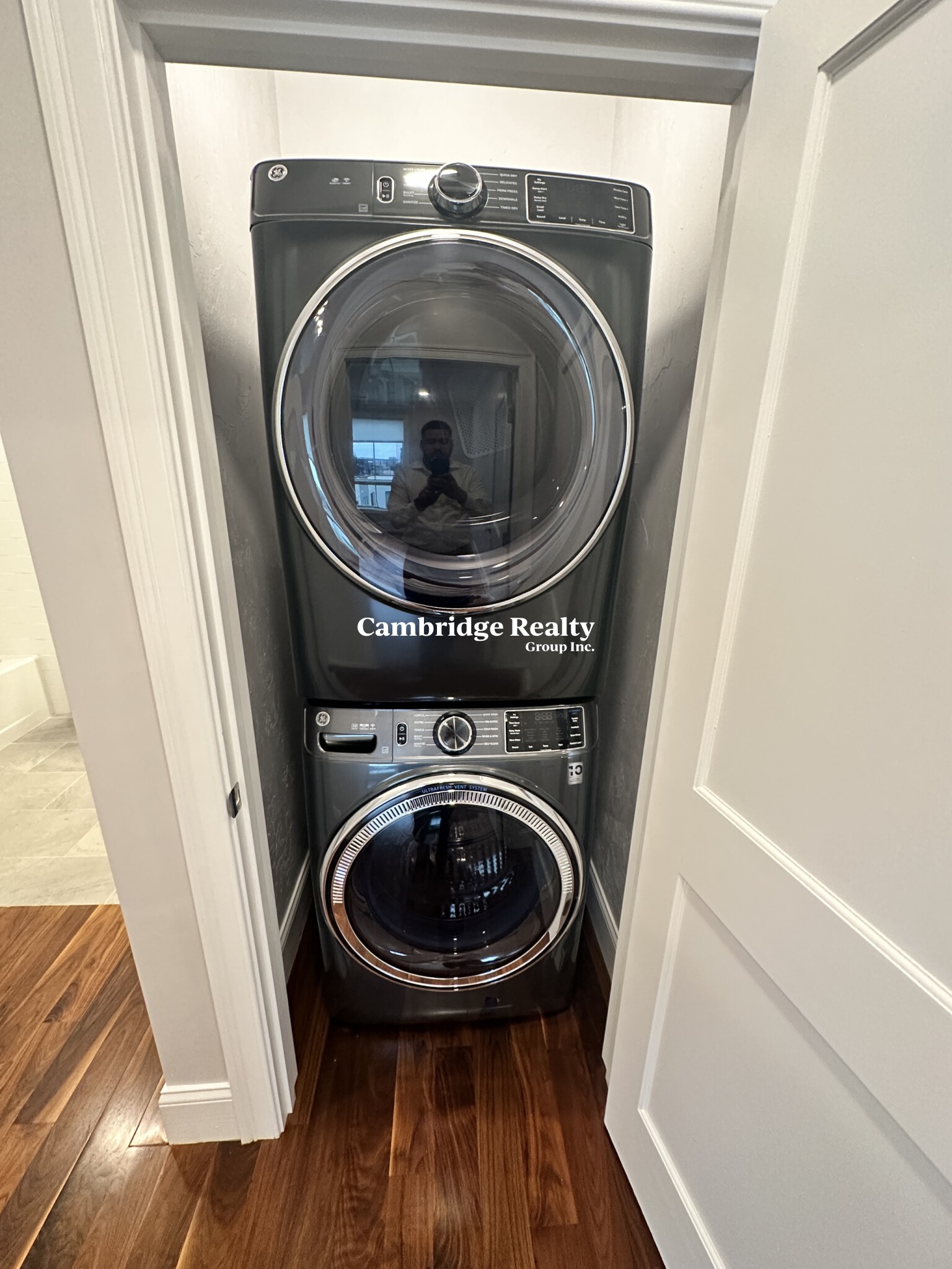 519 Broadway, Magoun Square