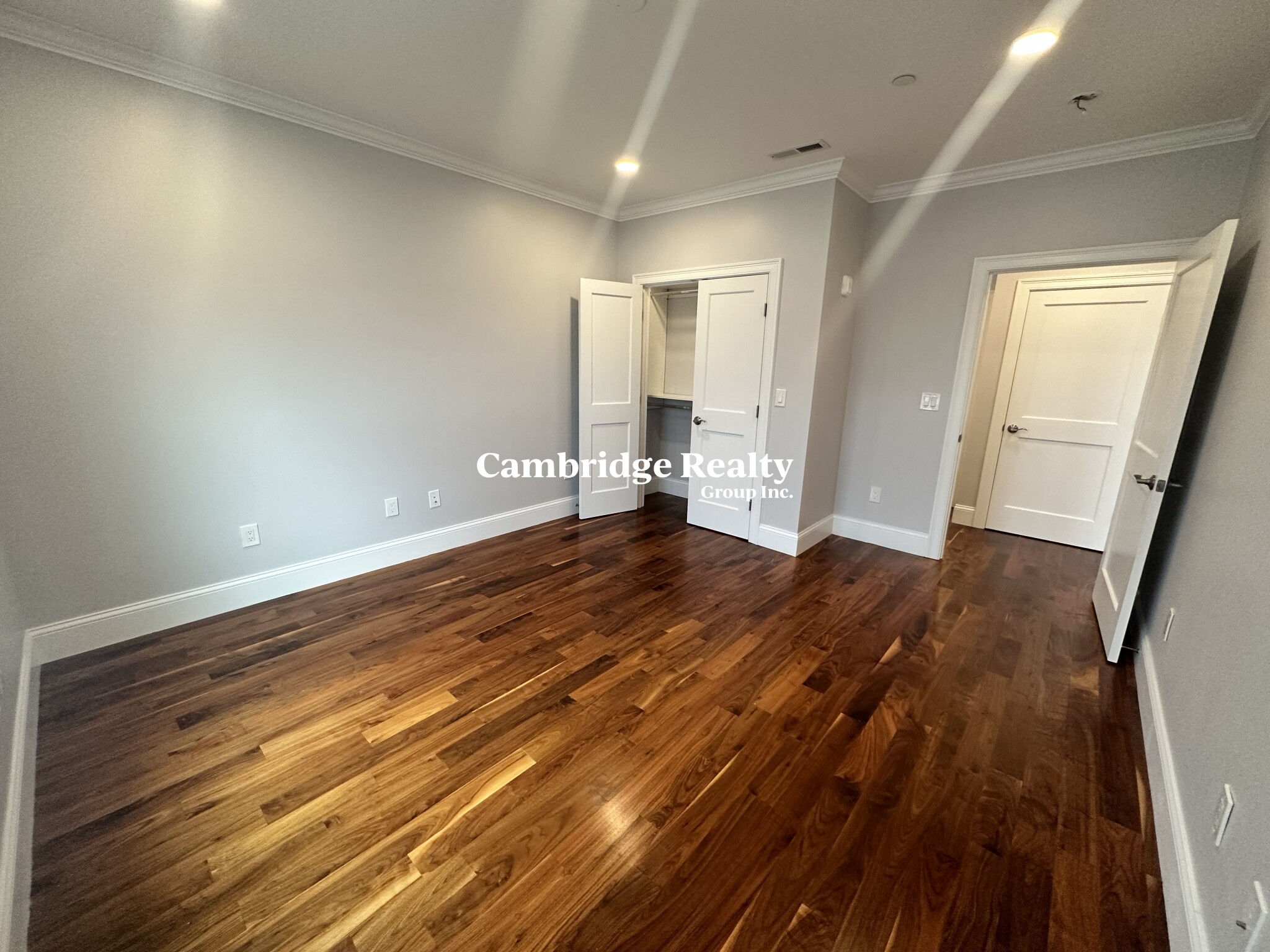 519 Broadway, Magoun Square