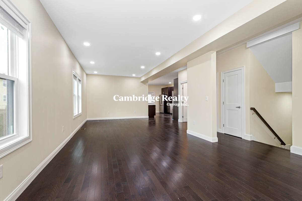 77 Winchester St, Medford