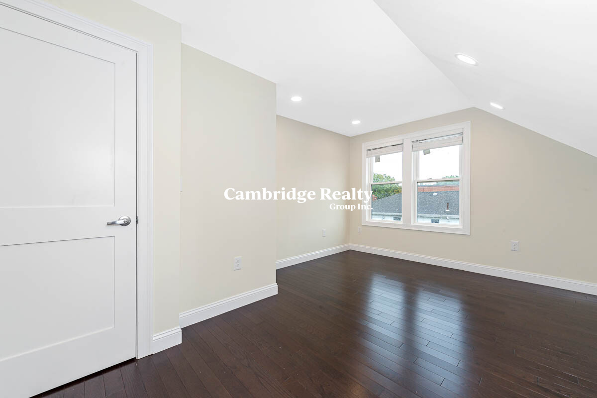 77 Winchester St, Medford