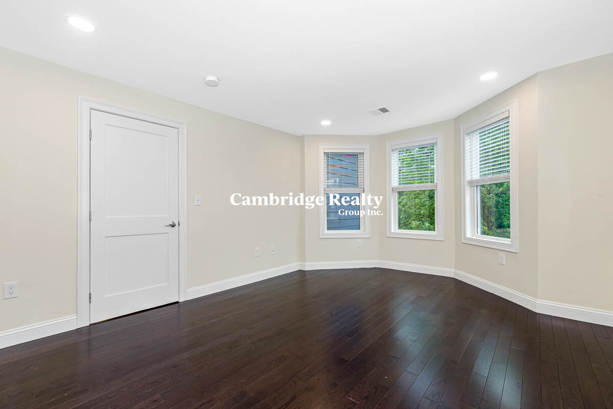 77 Winchester St, Medford