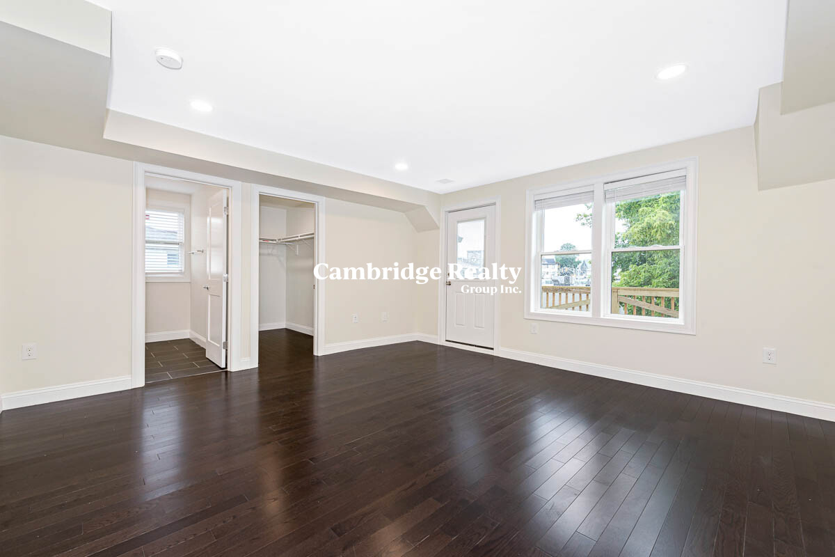 77 Winchester St, Medford