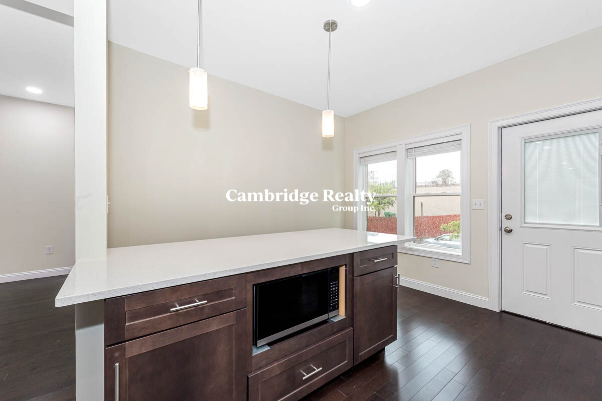 77 Winchester St, Medford