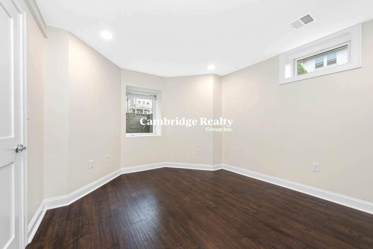 77 Winchester St, Medford