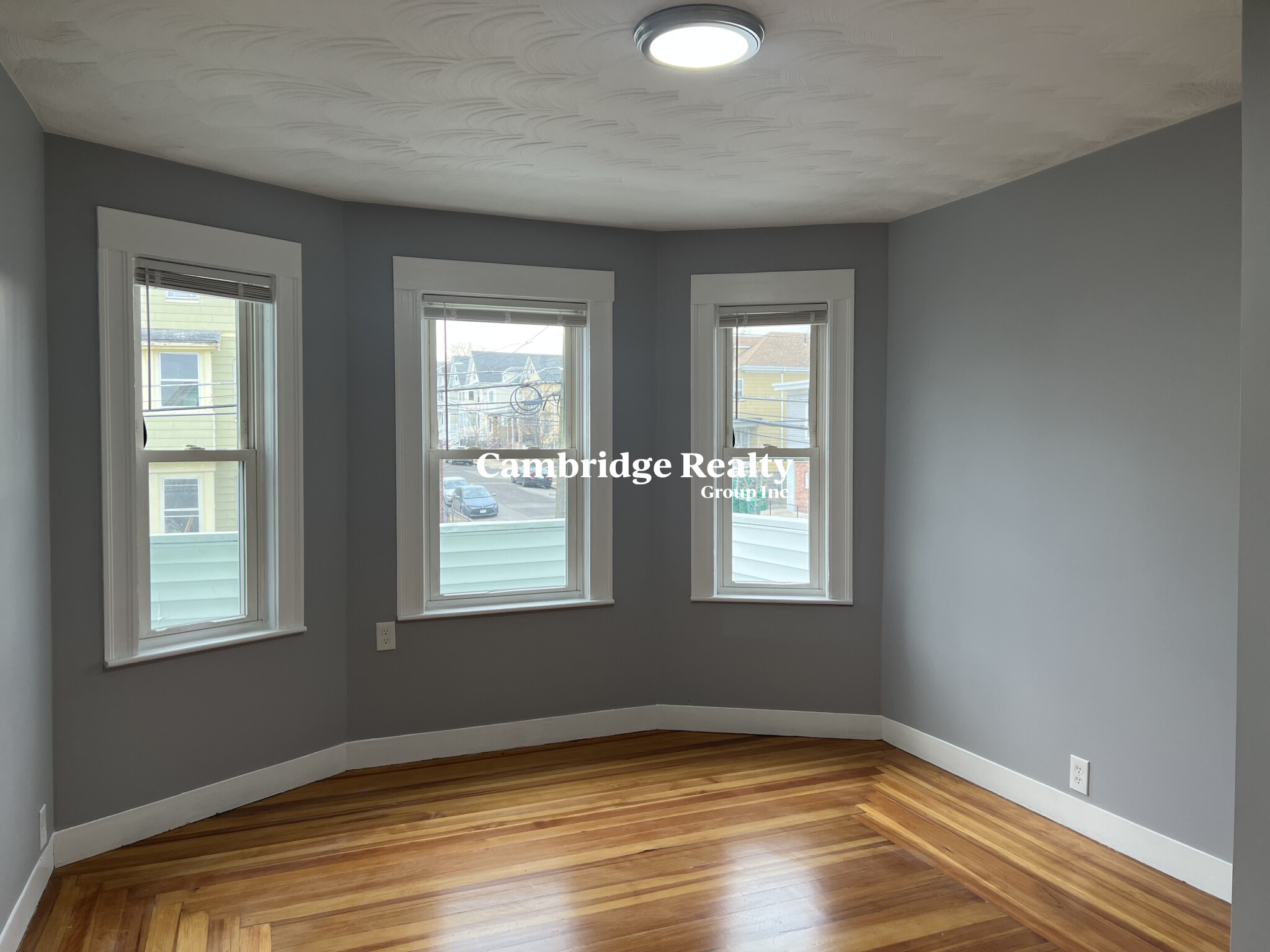 39 Albion St, Medford