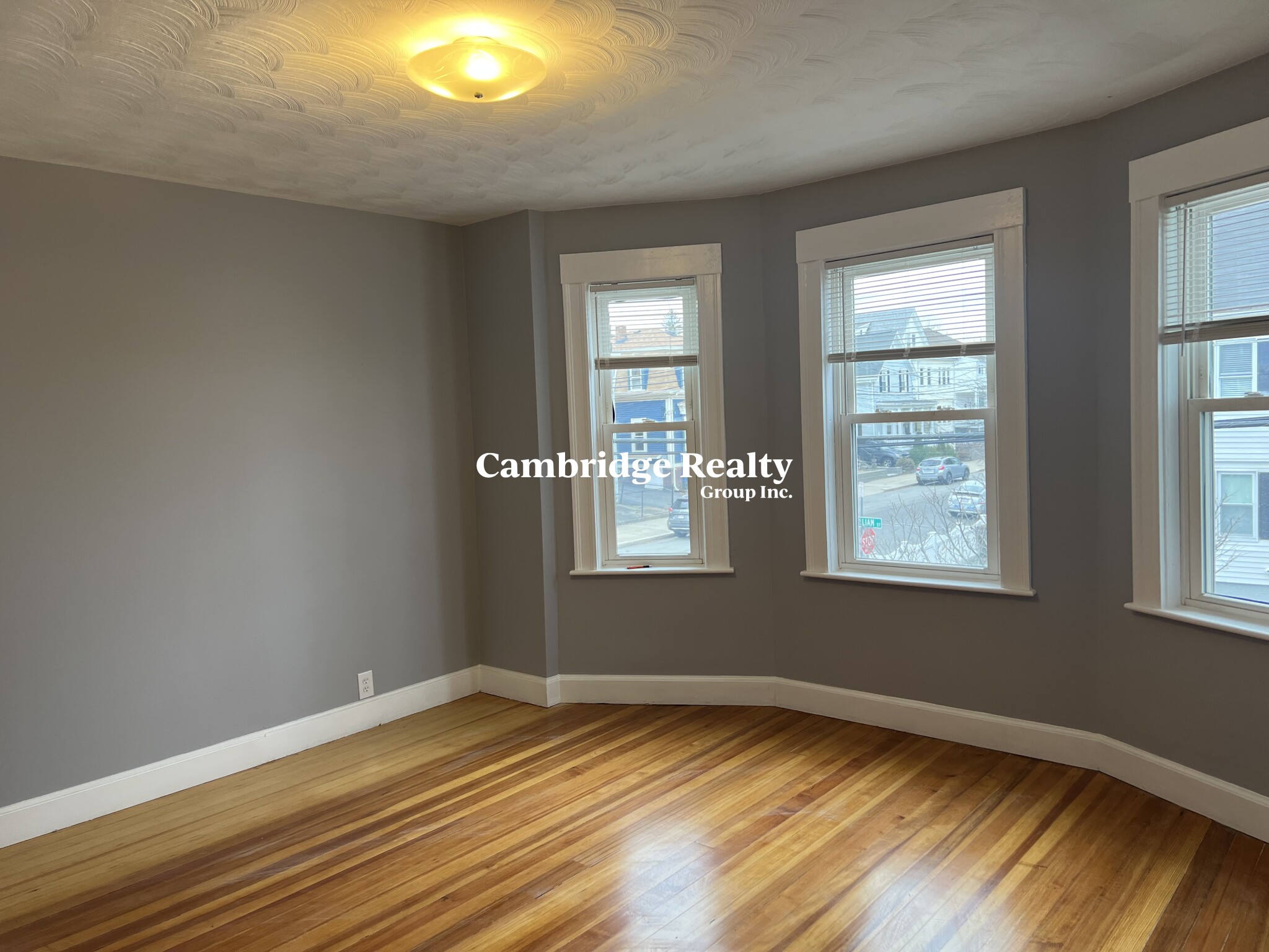 39 Albion St, Medford