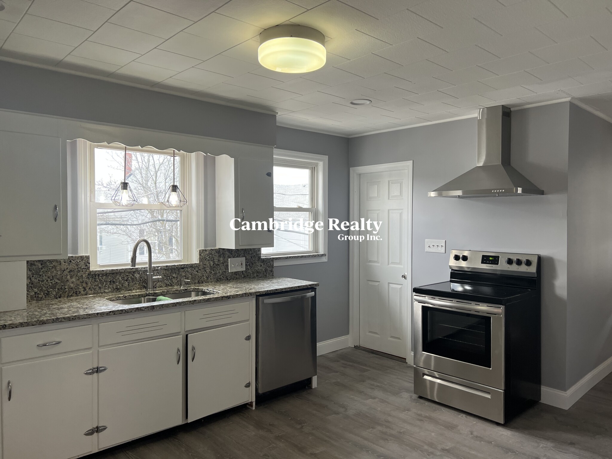 39 Albion St, Medford