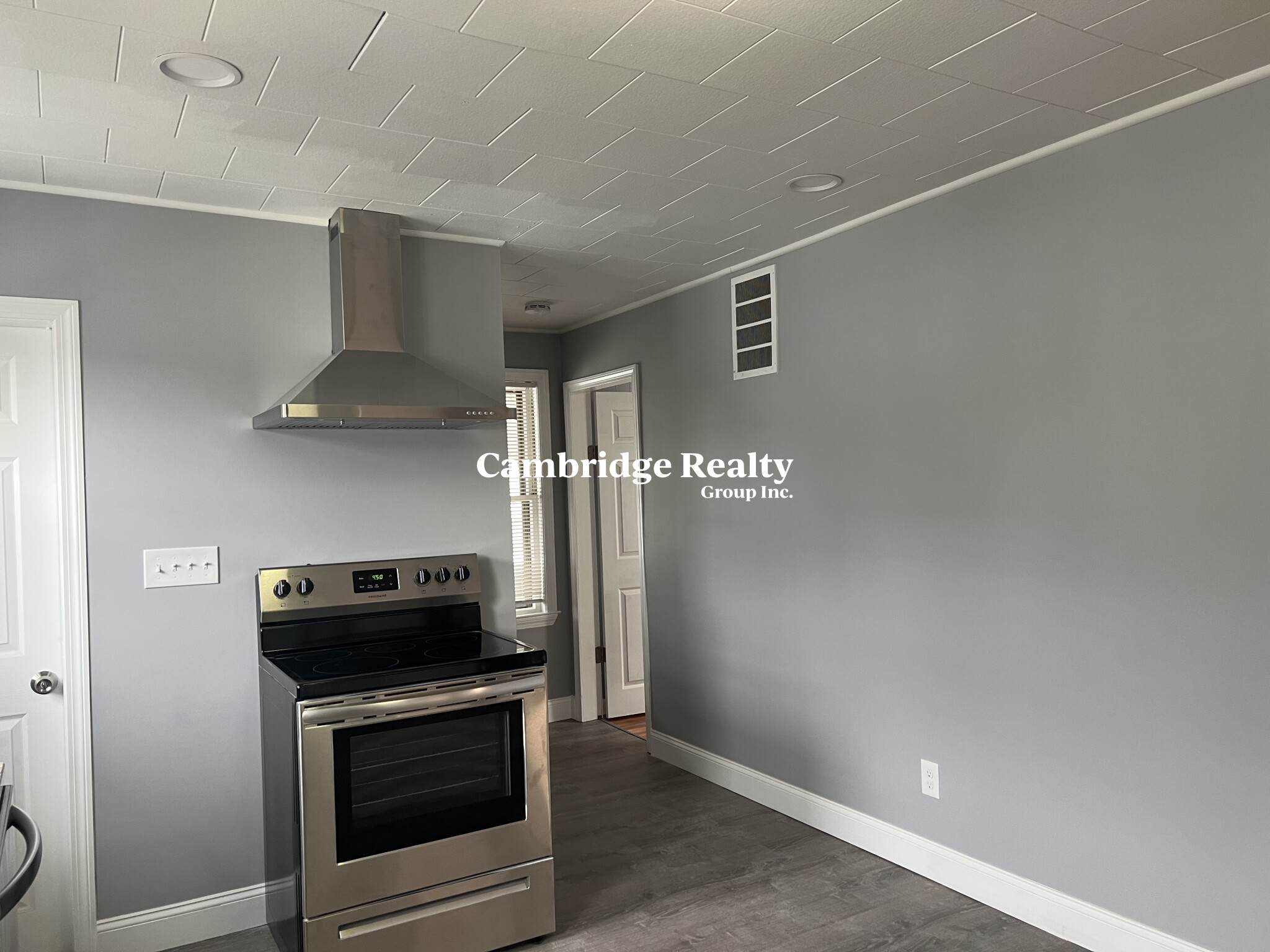 39 Albion St, Medford