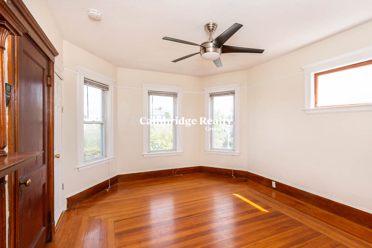 600 Broadway, Magoun Square