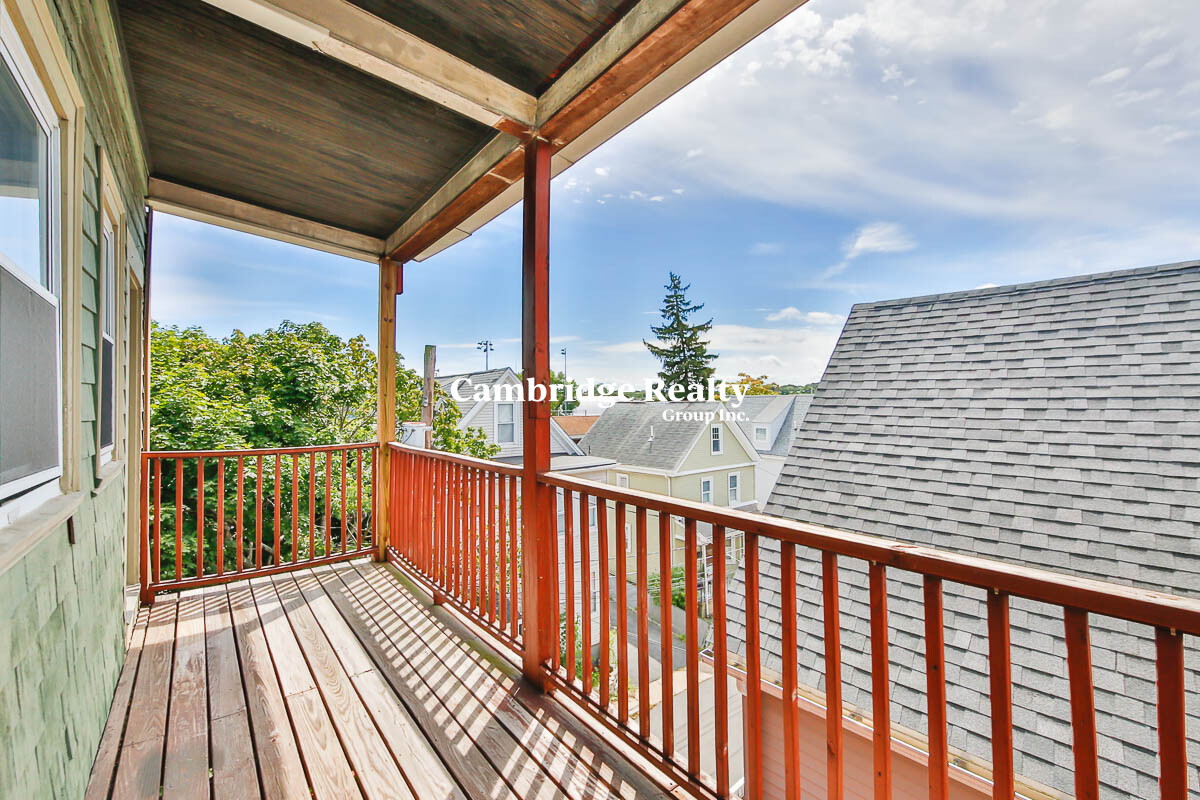 600 Broadway, Magoun Square