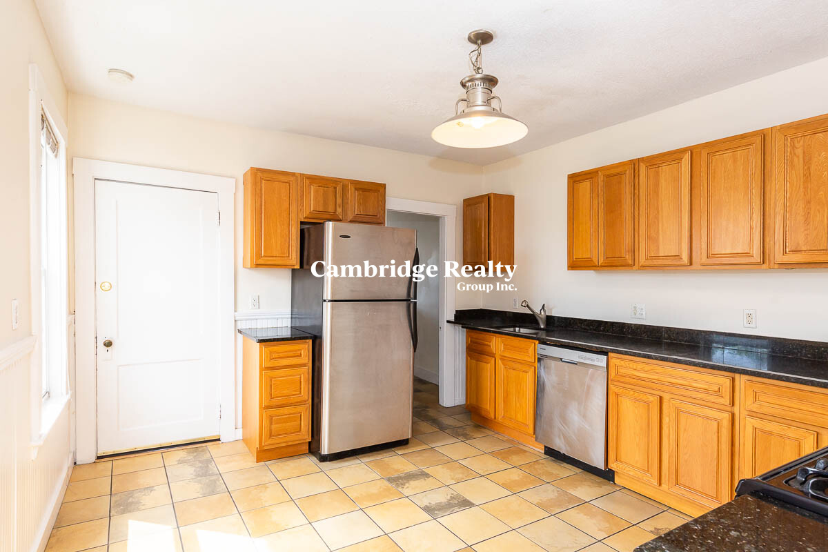 600 Broadway, Magoun Square