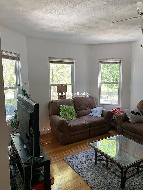 86 Fellsway West, East Somerville