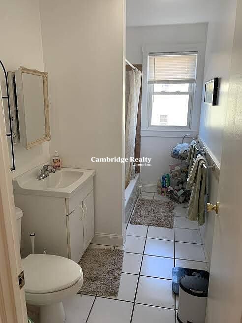 86 Fellsway West, East Somerville