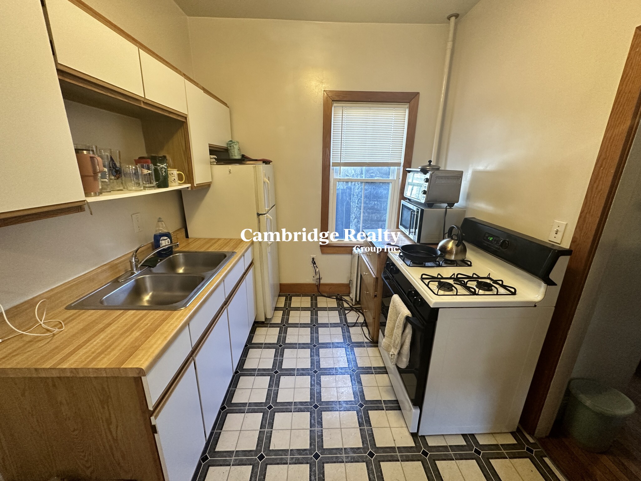 1 Walker Ct, Cambridgeport