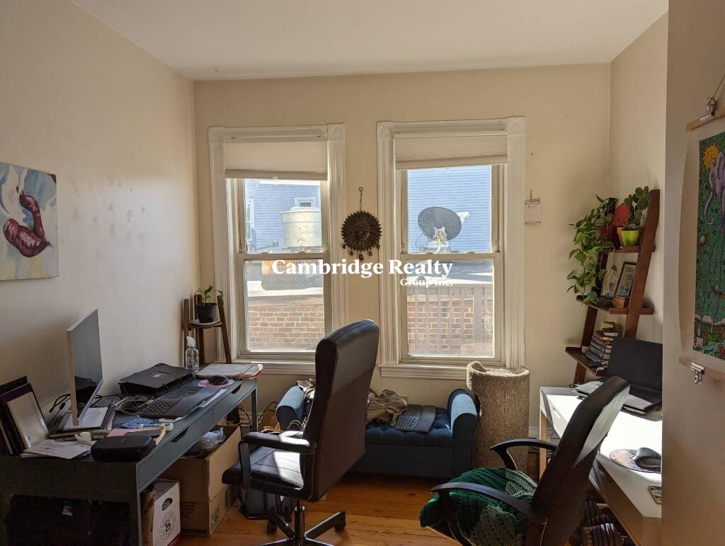 515 Medford St, Magoun Square